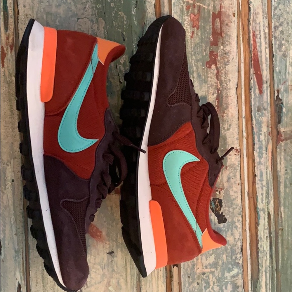 Maroon Nike Internationalists
